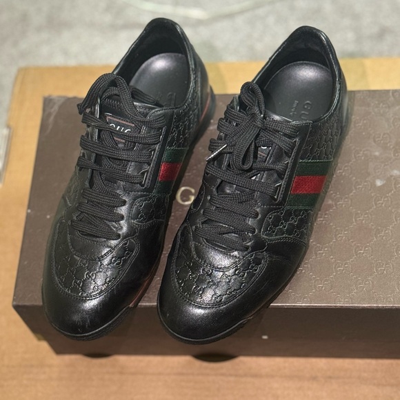 Gucci Black Leather Sneakers with Red and Green Stripes - Picture 1 of 3